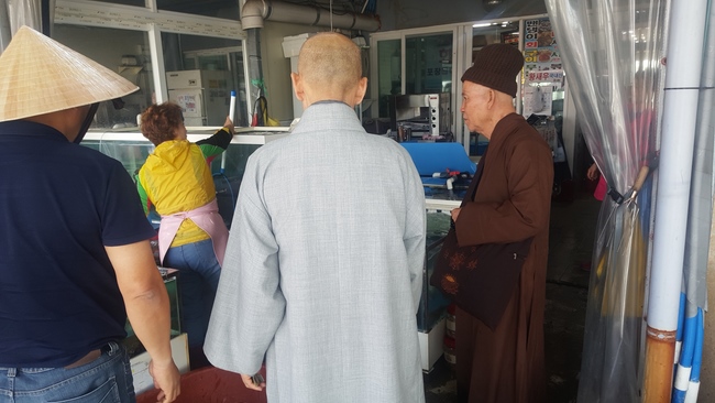 Partake in the Vesak Ceremony at Yonggungsa Cham Joeun Uri Temples